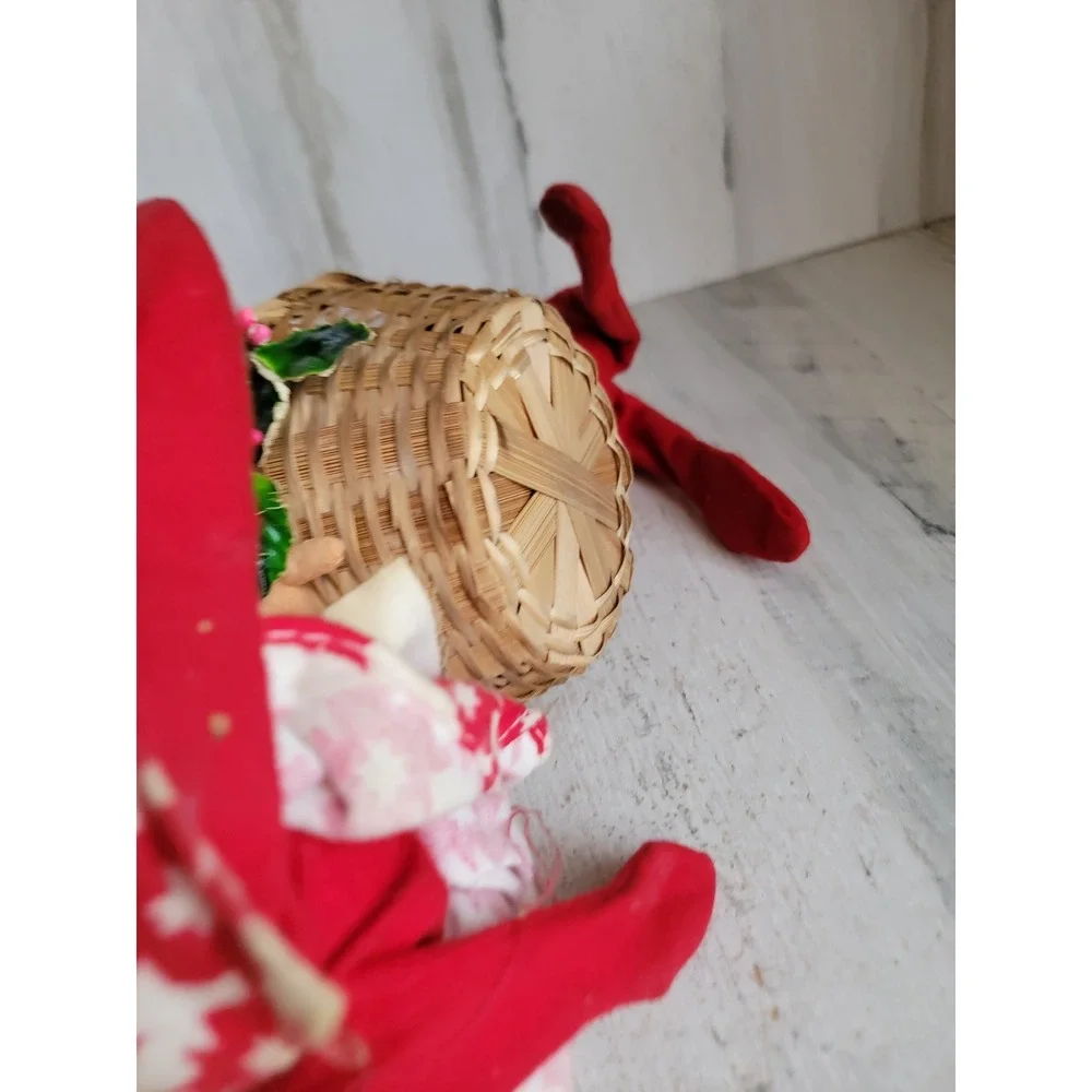 Annalee Mr Mrs Santa Claus carrying basket Xmas vintage home decor unique